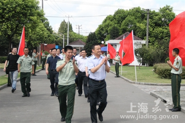 7月31日上午,区政协副主席,南翔镇党委书记严菊明等党委,政府领导班子
