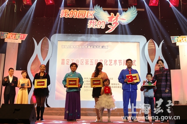 惠及人口的英文歌_低碳元年 四季沐歌心系大学生就业创业