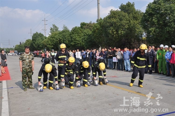 马陆119消防周现场教授市民灭火技巧