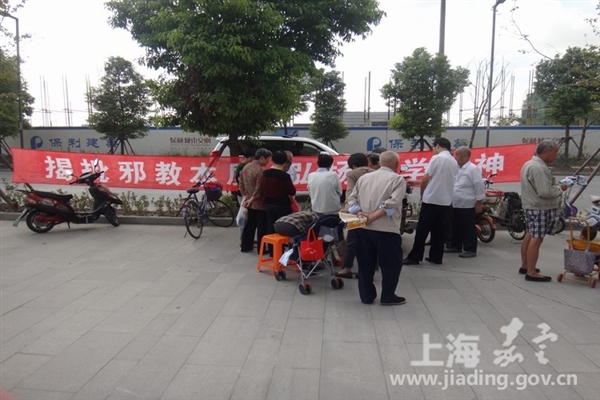 舞蹈"今天是你的生日"拉开了整场汇演的序幕