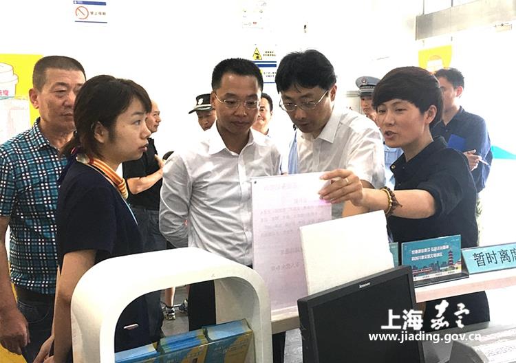 路面清洁无死角,门前竖起"高压线"
