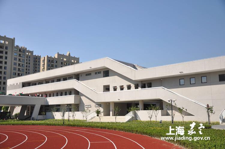 德富路中学:让教育寓于乐化于心