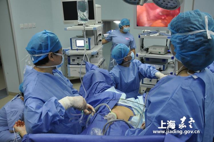 嘉定首例单孔腹腔镜妇科手术在区妇保院成功实施