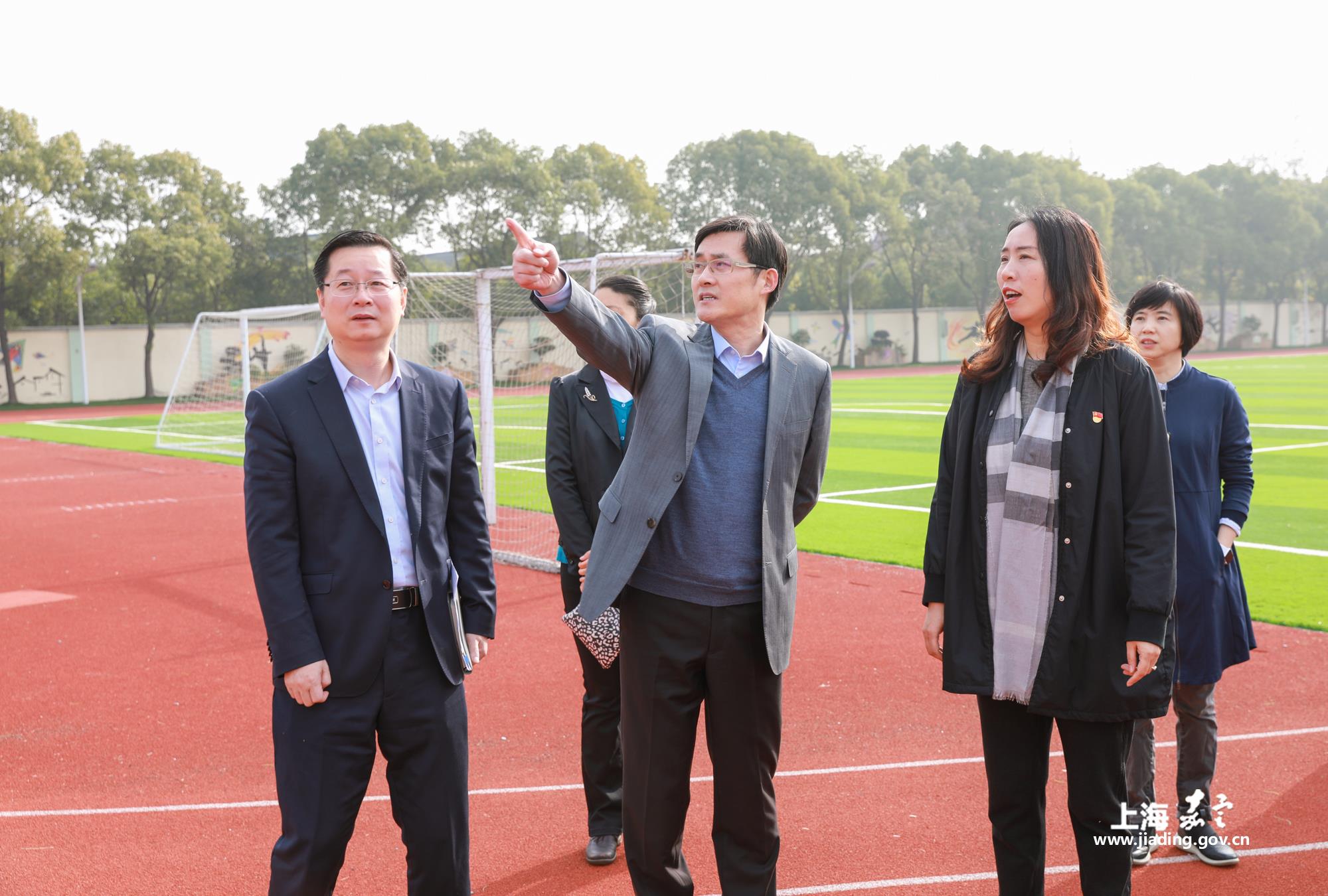 副区长王浩调研嘉定工业区、徐行镇教育工作