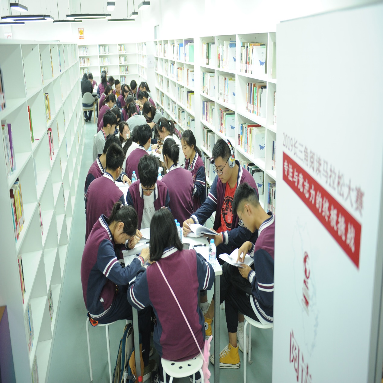封浜高中举行"恰同学少年,风华正茂"红五月主题系列活动