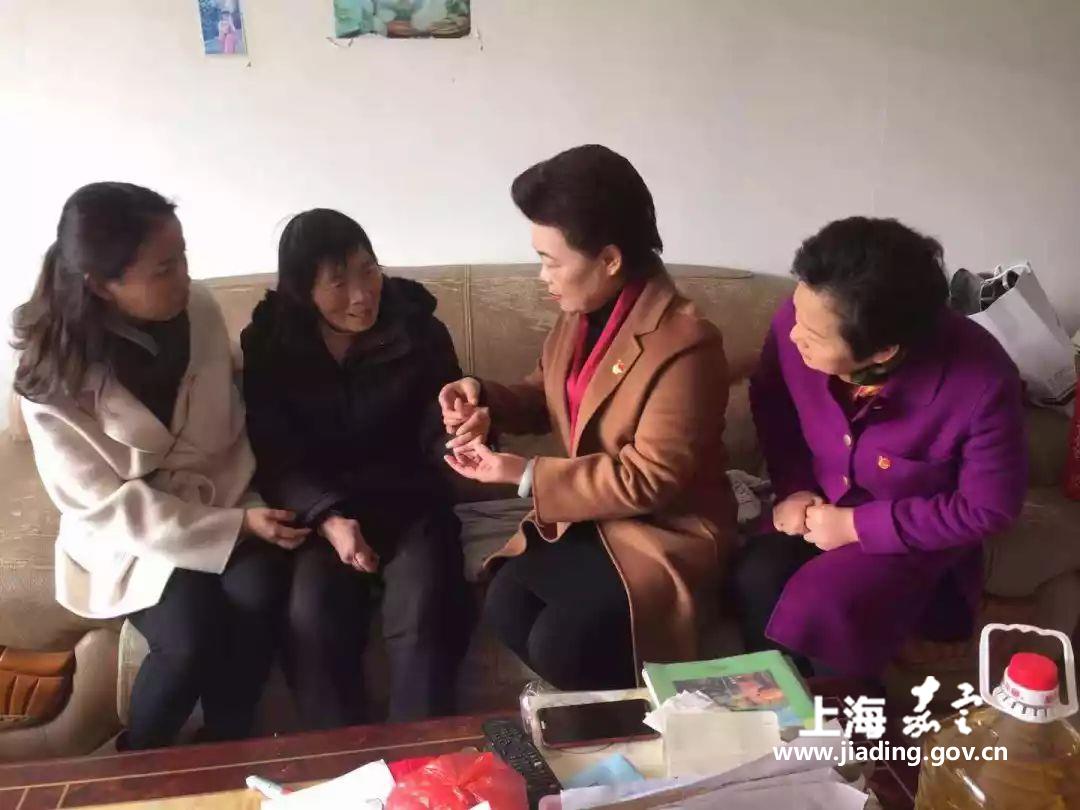 南翔镇妇联联合流动党员学堂妇联走访慰问
