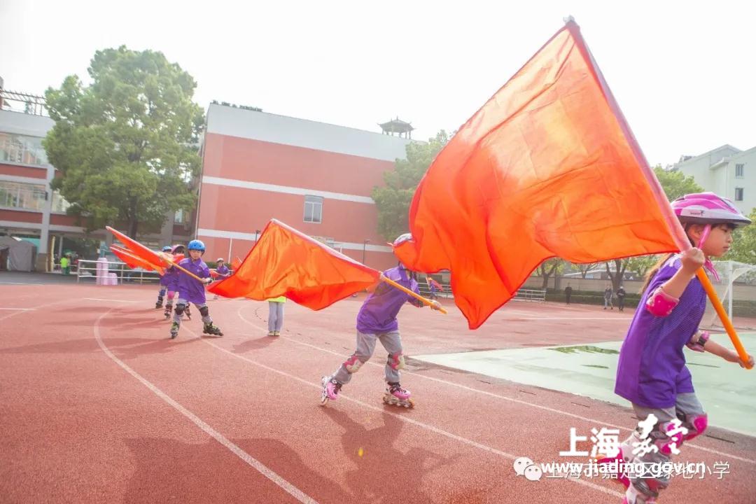 伴随着春的气息,在沈丽娟校长的宣布下,绿地小学2021年春季运动会——