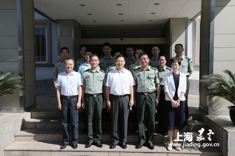 区四套班子领导看望驻区部队官兵,战高温劳动者_政府信息公开_上海市