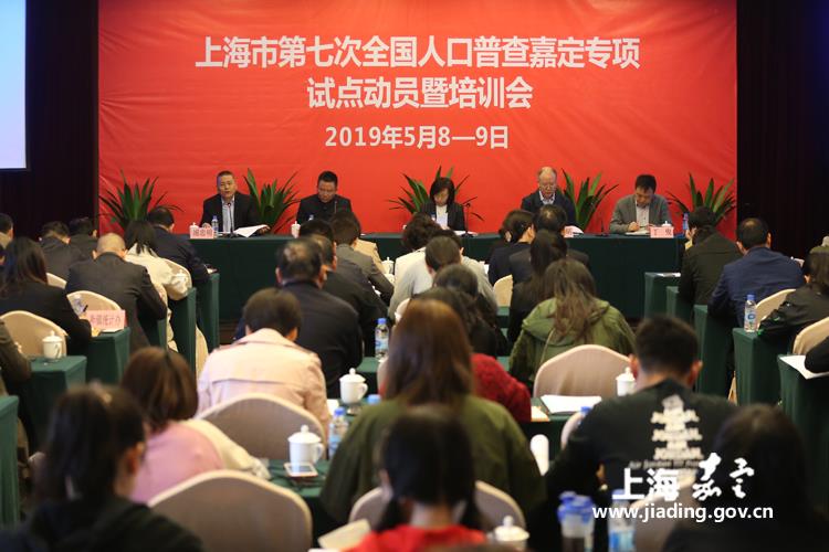 第七次人口普查数据_读材料,回答问题 材料一下图是根据我国近三次人口普查(2)