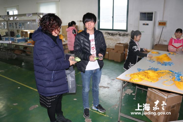 流动人口困难家庭_流动人口婚育证明图片