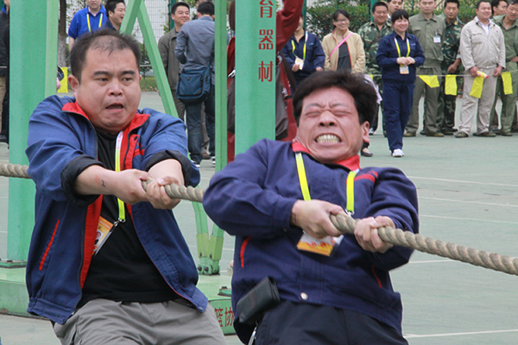 5月28日，嘉定区首届企业运动会拔河比赛拉开帷幕