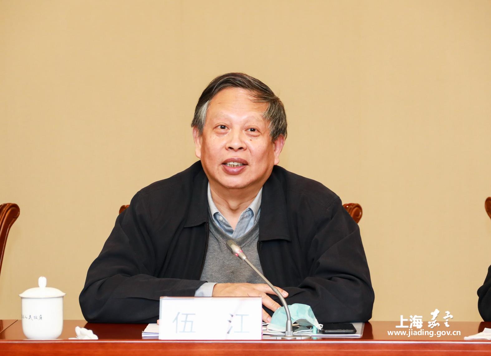 姚伟,陈钢介绍幼儿园筹建等情况,同济大学附属嘉定幼儿园负责人俞丽雅