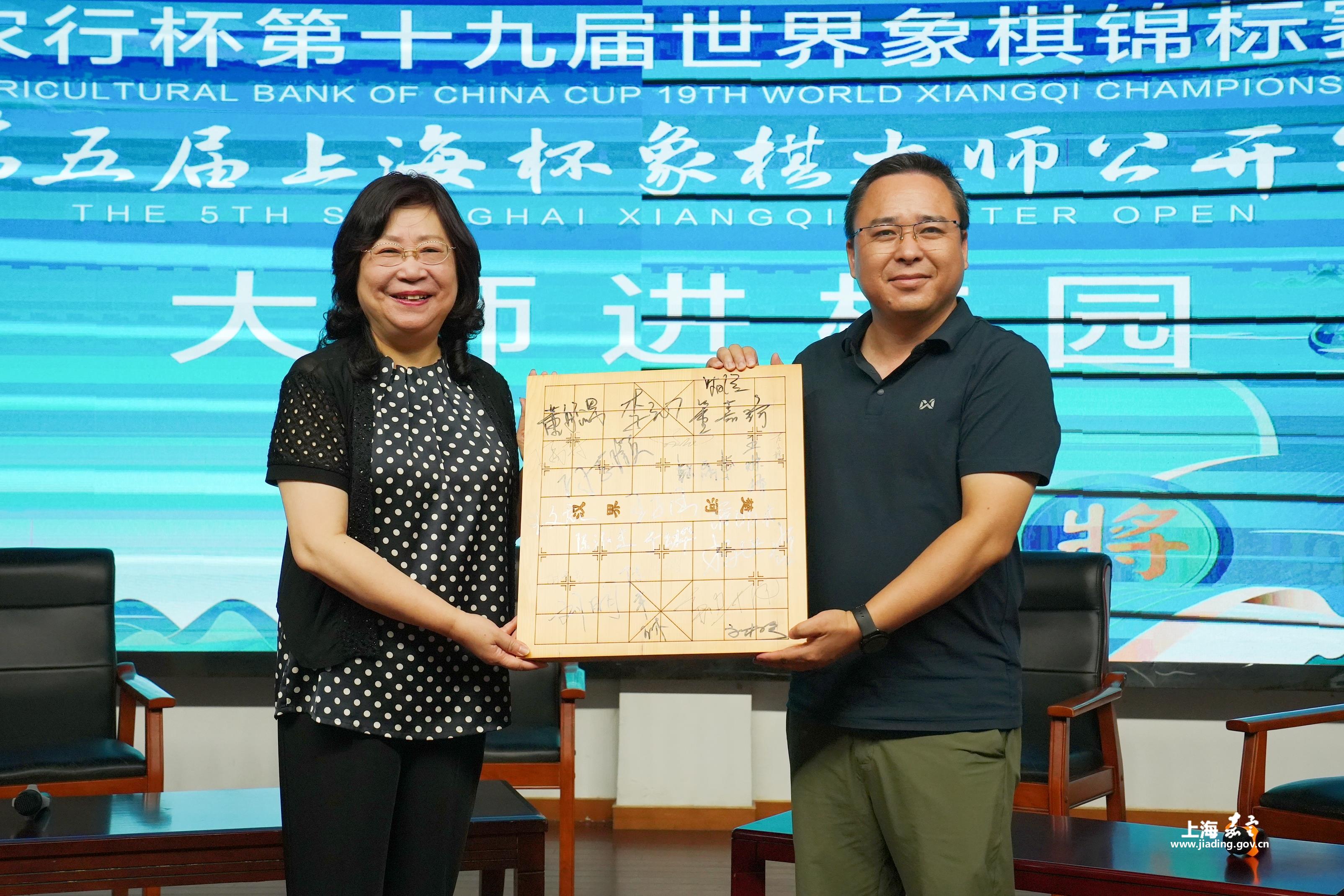 07ebf57b3e044e50b8353b71a98069e8.jpg 07ebf57b3e044e50b8353b71a98069e8.jpg