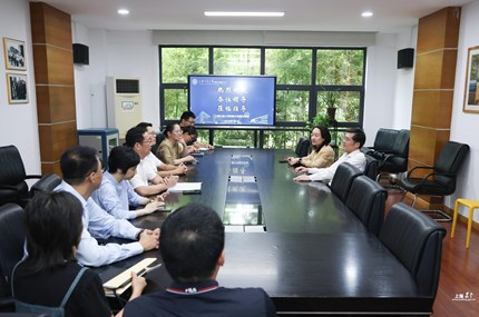 市教委副主任王浩调研嘉定区秋季开学准备工作