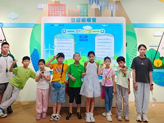 政府开放月：区绿容局开展“沉浸式探秘垃圾‘变形记’，政民互动种下绿色新希望”活动