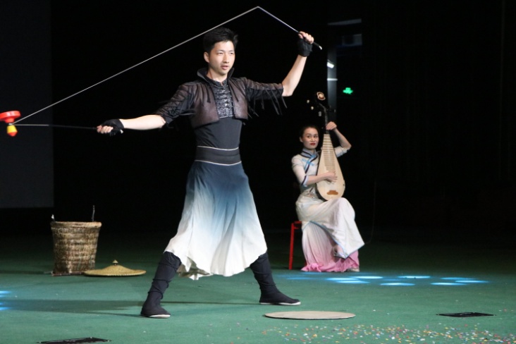 海派精品杂技魔术展演.jpg