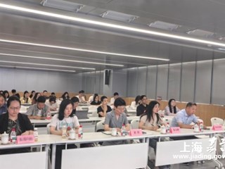 政府开放月：区人力资源社会保障局开展促进人力资源服务业集聚支持政策宣讲