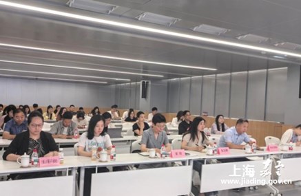 政府开放月：区人力资源社会保障局开展促进人力资源服务业集聚支持政策宣讲