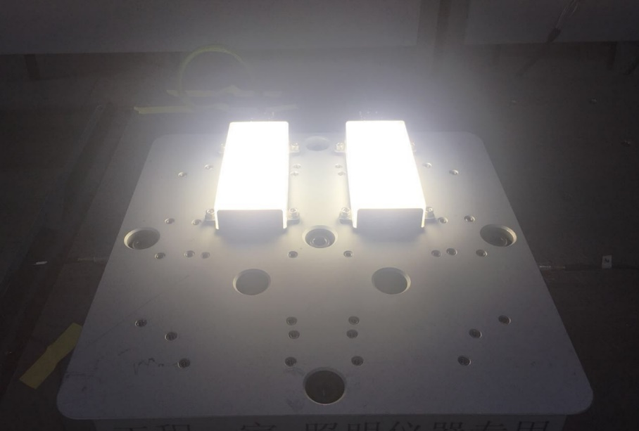 照明灯.png 照明灯.png