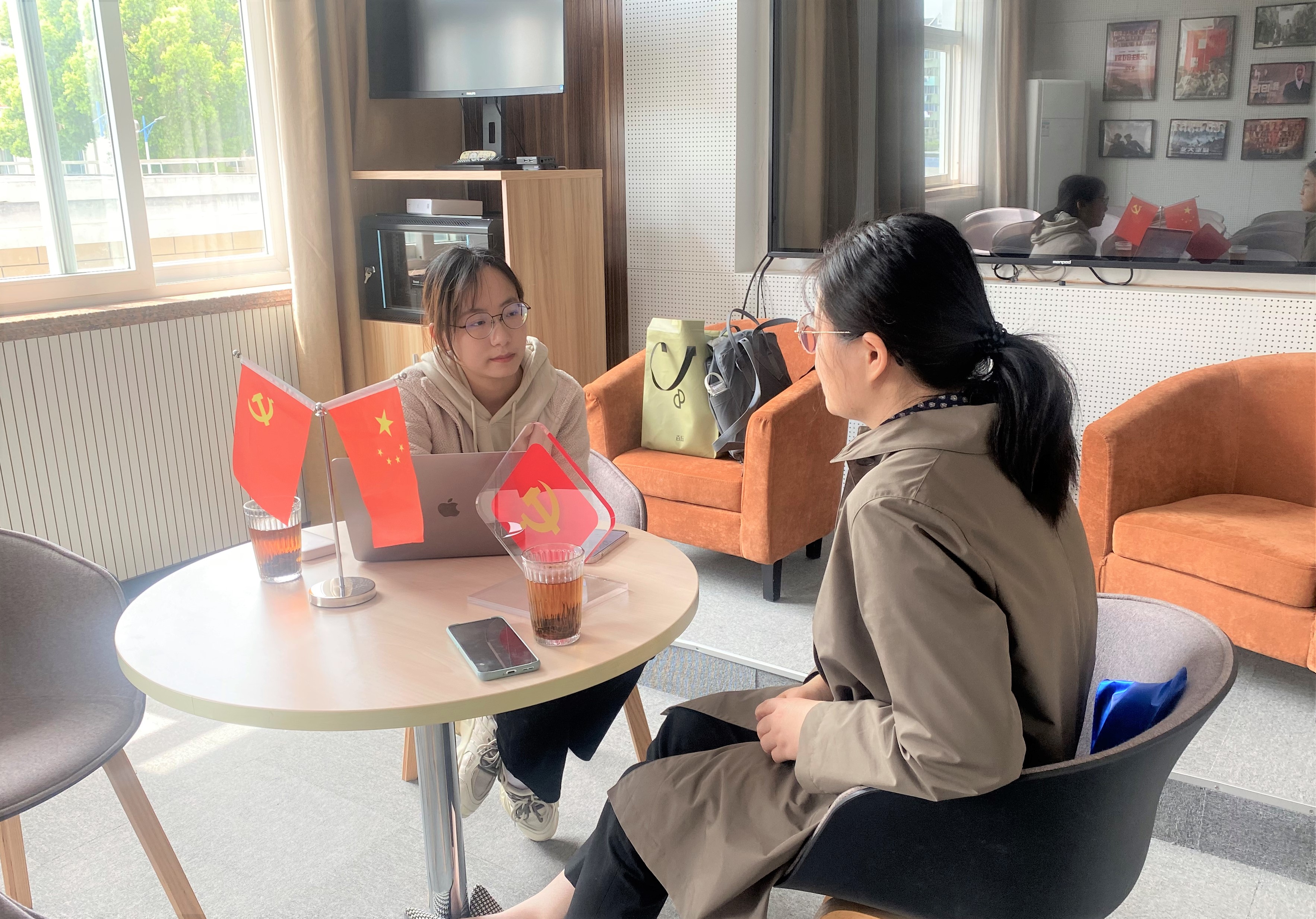 在嘉定镇党群服务中心访谈-536080.jpg