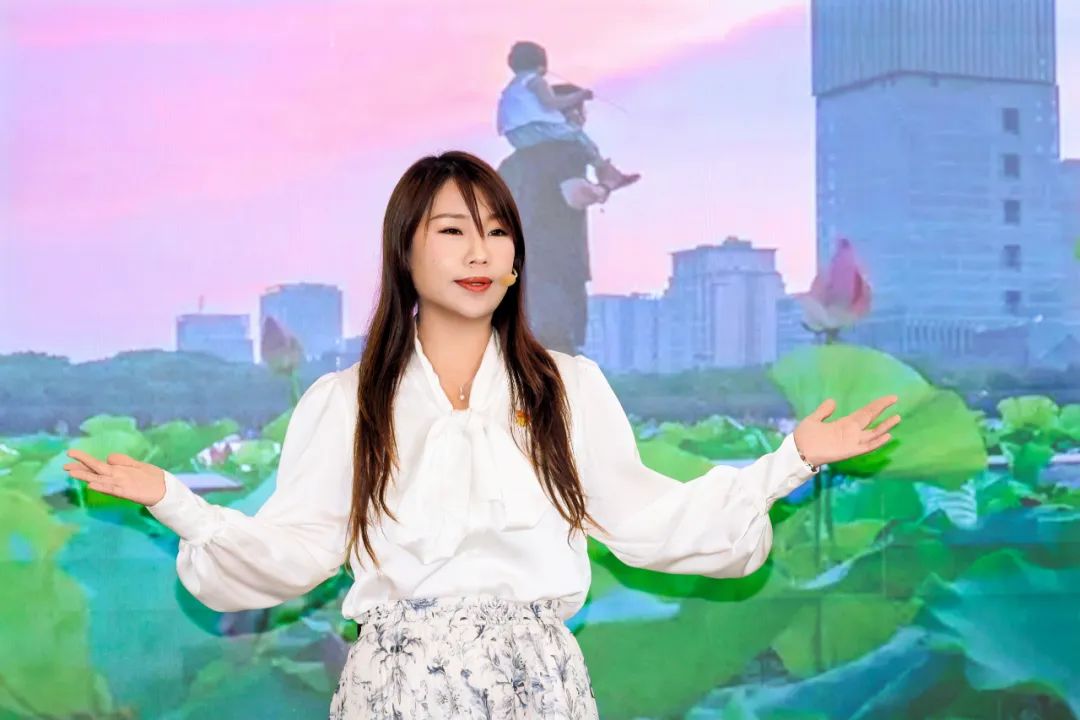 城市文明开放麦丨杨薇娇：绘就四季繁花里的人民答卷