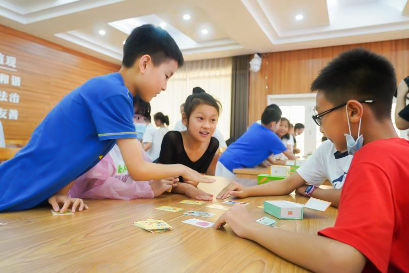 图2：家庭教育送教服务（图片说明：学生答题互动）-506285.jpg