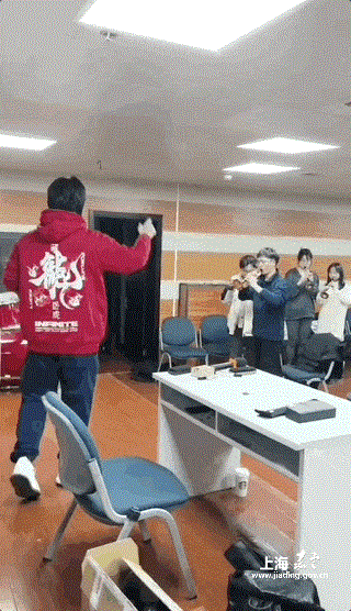 c57ec3df19fd432c9af9043f99b700eb.gif