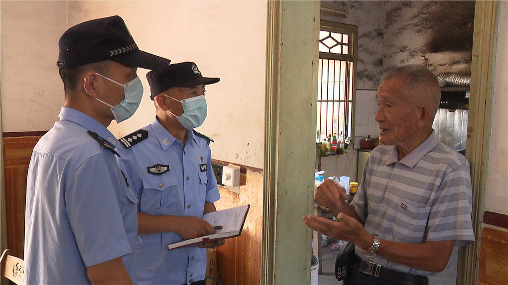 老民警 国庆 生日同一天 退休 张敏_徐行派出所 大石皮村 村警务室-505987.jpg
