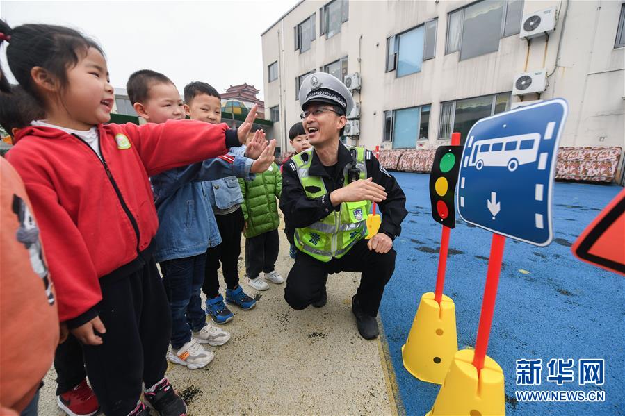 （教育）（2）浙江长兴：交通安全 从小做起