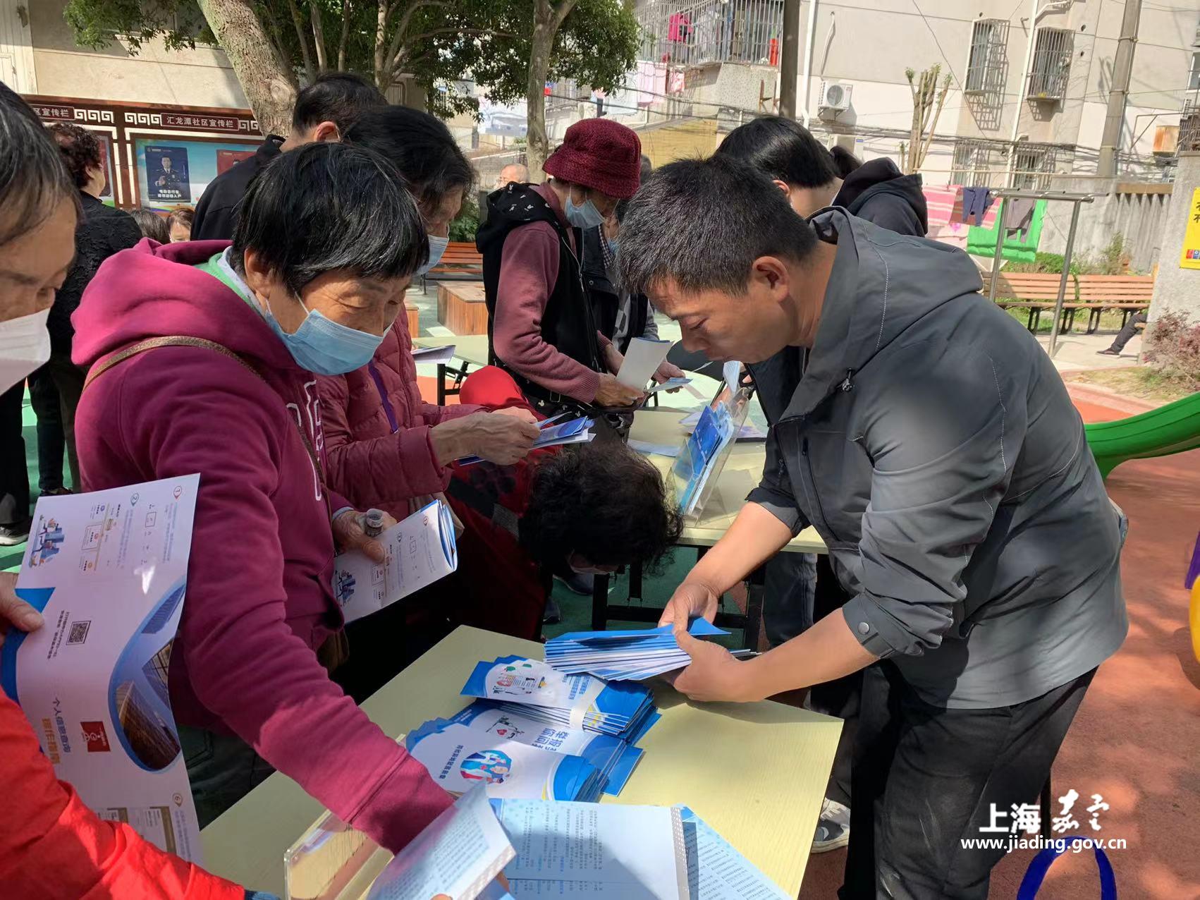 医保宣传进社区政策服务暖人心